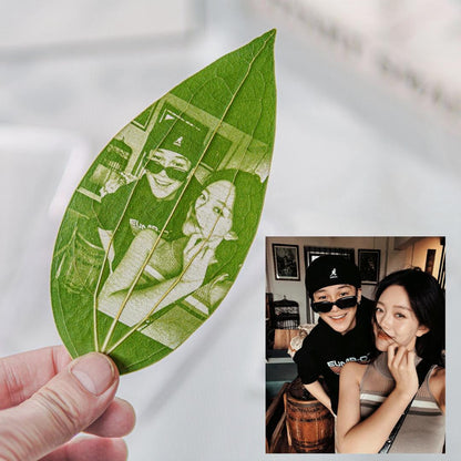 Leaf carving black and white photo frame