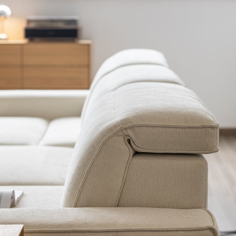 布地張りで快適なモダンソファ