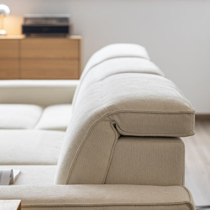 布地張りで快適なモダンソファ