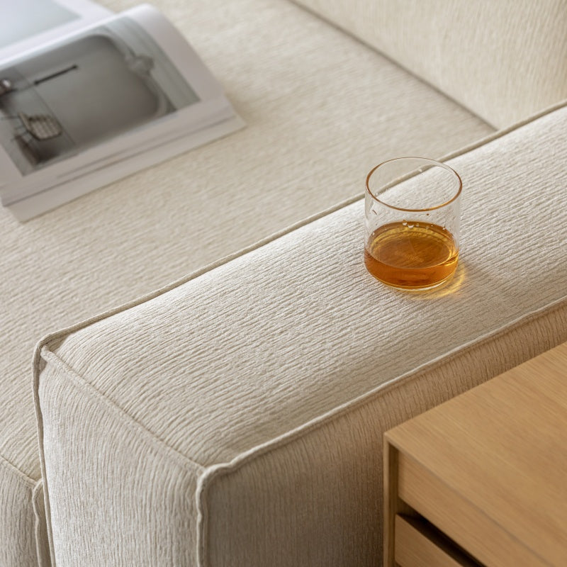 布地張りで快適なモダンソファ