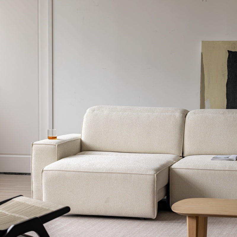 布地張りで快適なモダンソファ