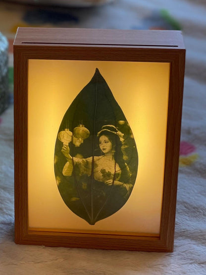 Leaf carving photo frame with lamp