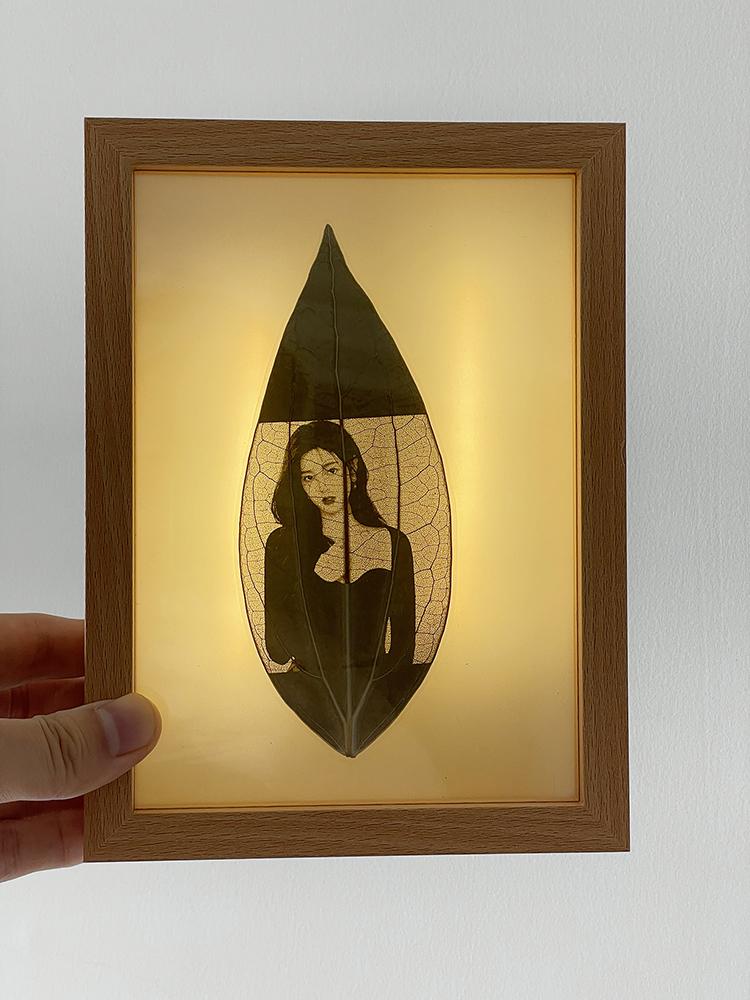 Leaf carving photo frame with lamp