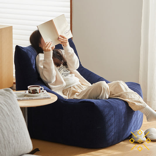 モダンな快適さを追求した高級タフテッドソファ