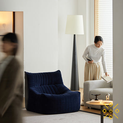 モダンな快適さを追求した高級タフテッドソファ