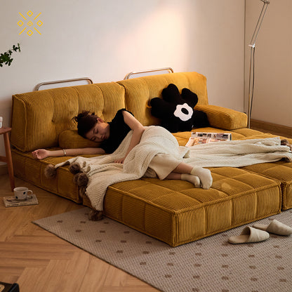 レトロなマスタードイエローのソファ