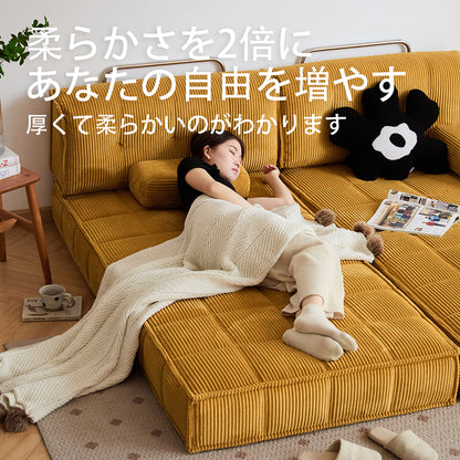 レトロなマスタードイエローのソファ