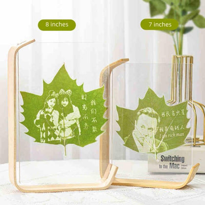 Maple leaf engraved photo frame