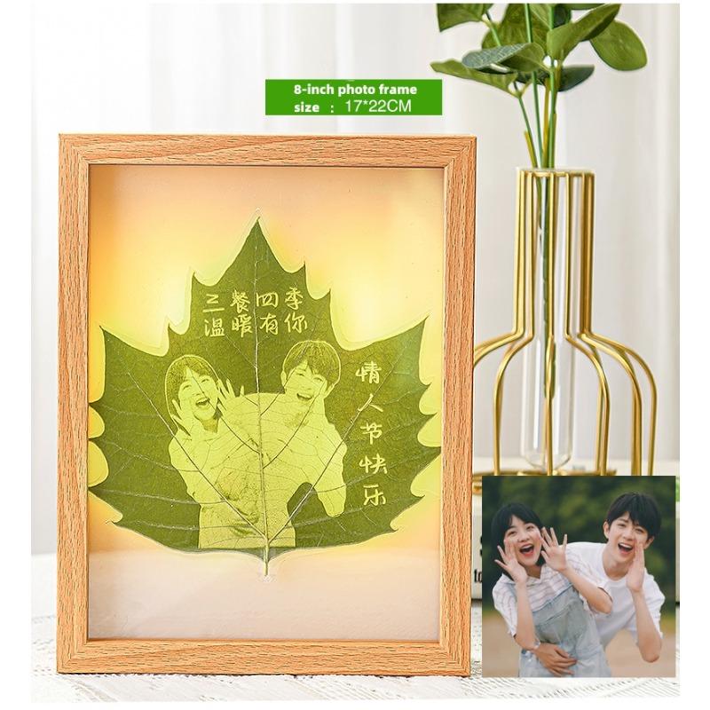 Maple leaf engraved photo frame