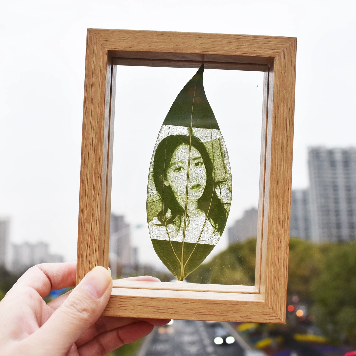 Leaf carving photo customization