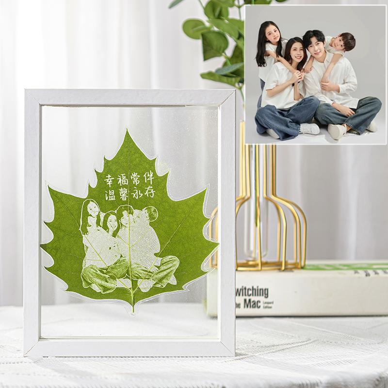 Maple leaf engraved photo frame