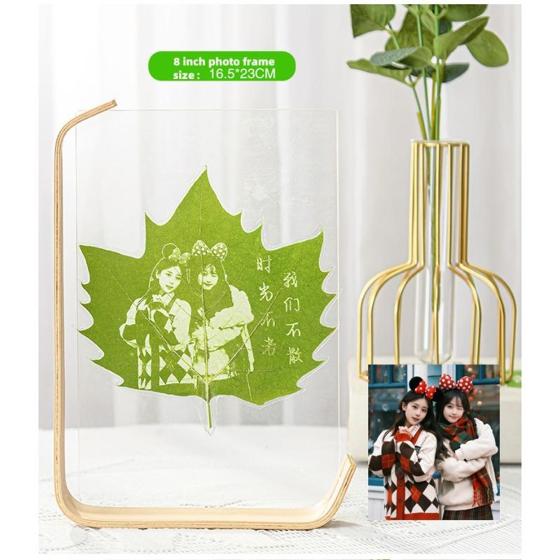 Maple leaf engraved photo frame