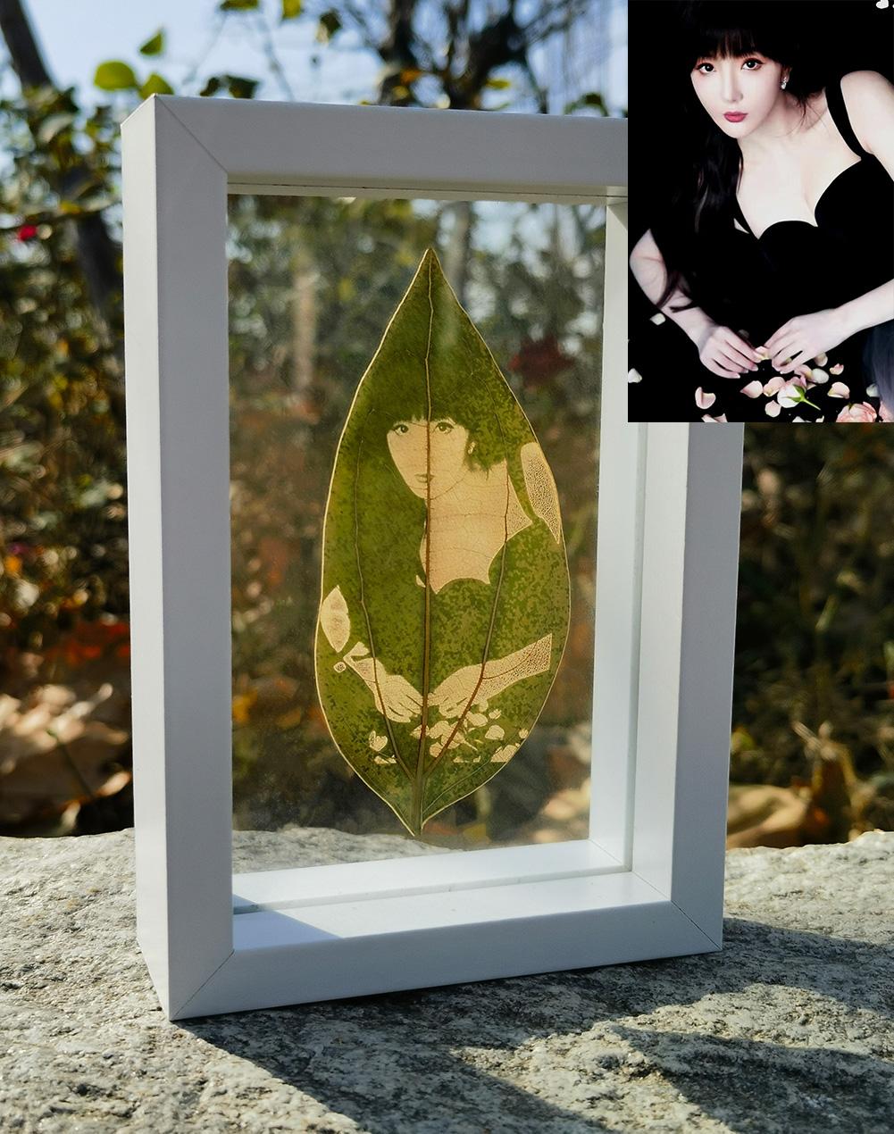 Leaf carving black and white photo frame